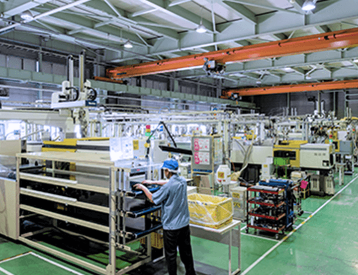 Extensive line-up of molding machines